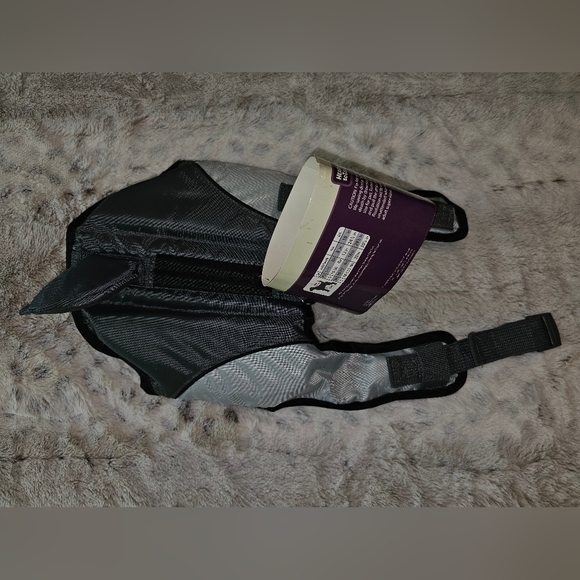 Heart to Tail Pet Flotation Aid with a shark fin!  Size XS 5-15lbs - Picture 3 of 9